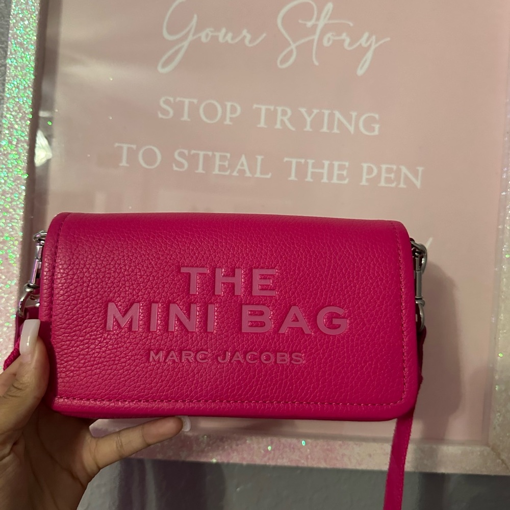 Marc Jacobs "The leather Mini Bag" in hot pink. Wore twice. Looks brand new. - Picture 2 of 7
